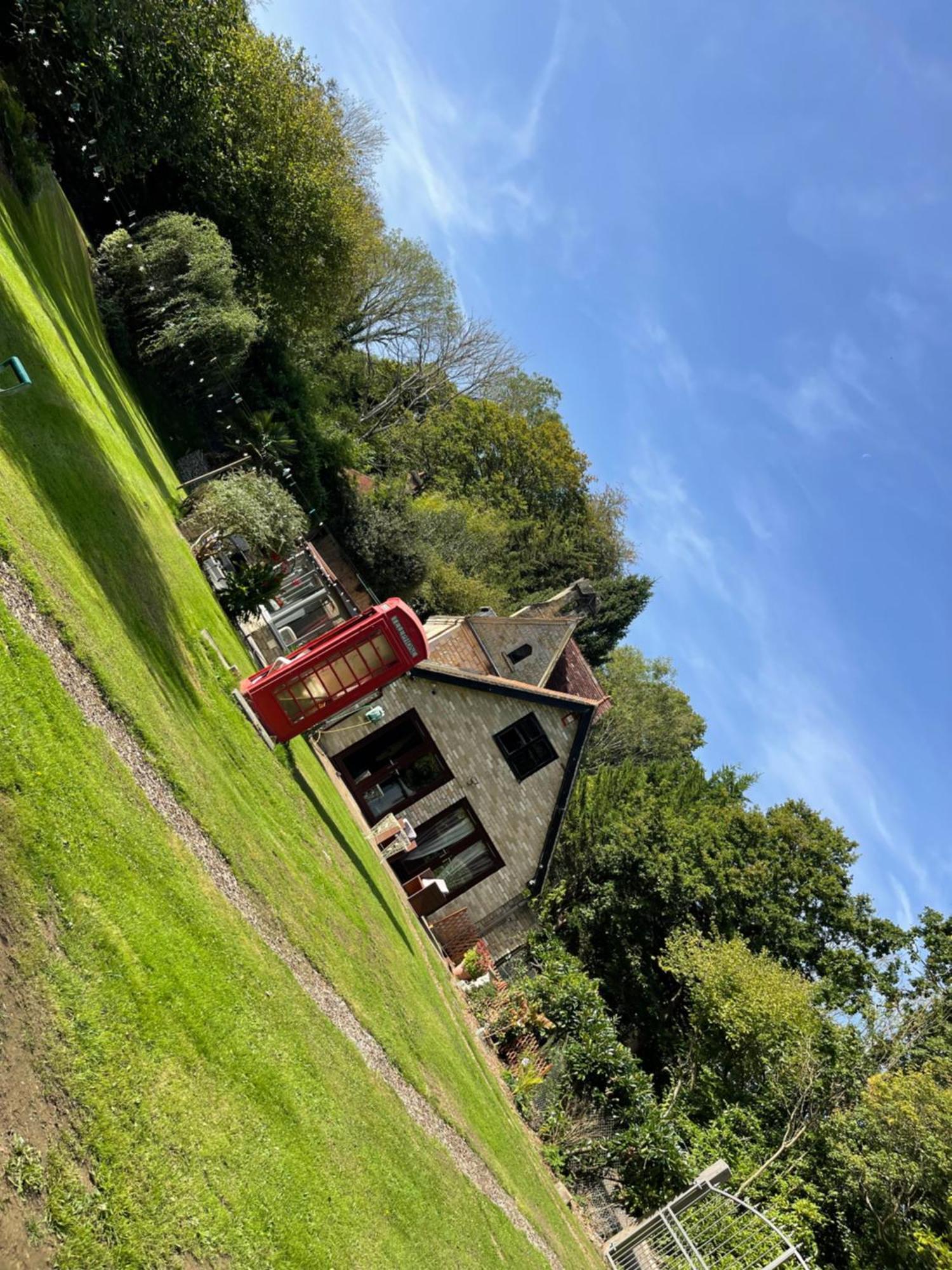 South Lodge House Dormansland Exteriér fotografie